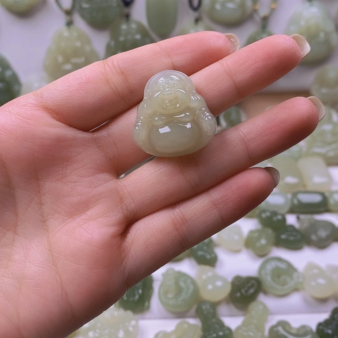 人***花和田玉未镶嵌颈饰