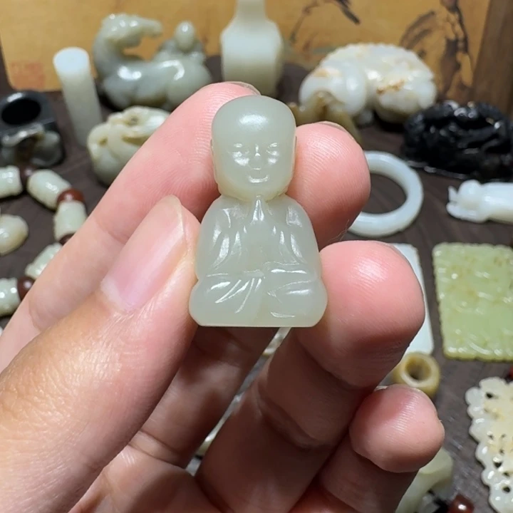 安***然颈饰未镶嵌和田玉