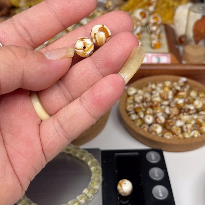 琥珀裸石未镶嵌宝****）05号