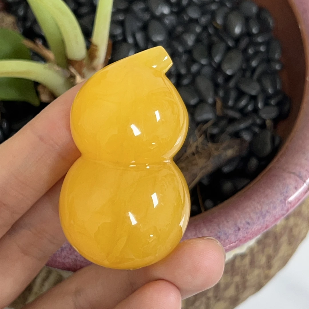 天然原矿无优化无烤色无补胶无煮蜜无辐照蜜蜡吊坠（三一）