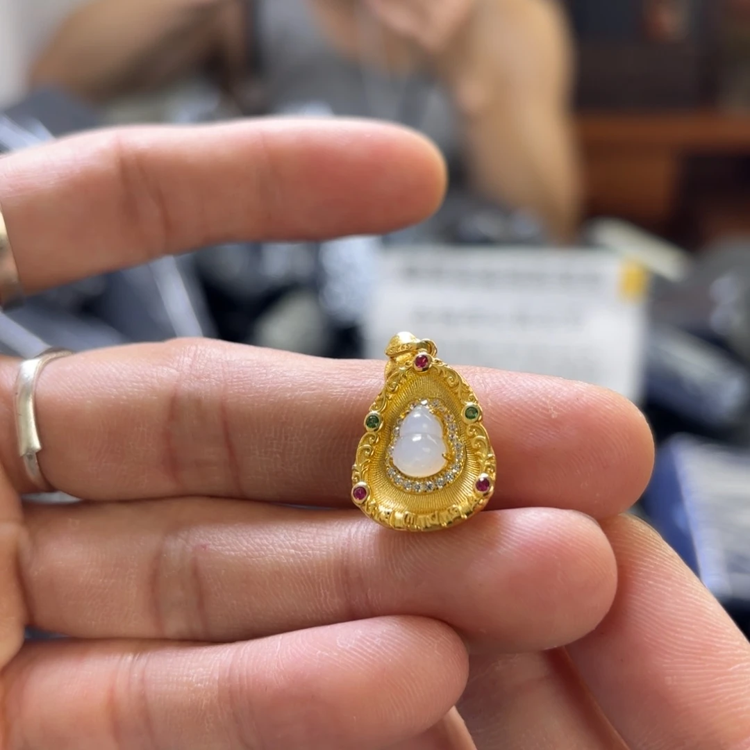 翡翠银S925镀金镶嵌颈饰