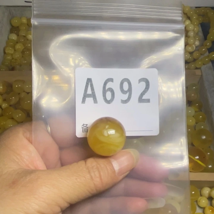 琥珀未镶嵌裸石微瑕21.9小坑