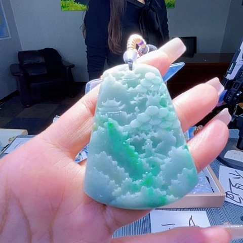 颈饰未镶嵌翡翠一个