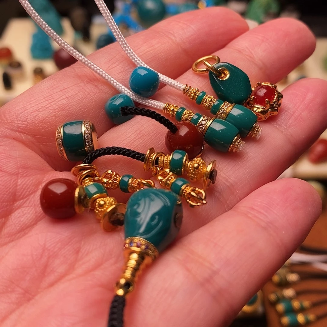 绿松石18K金镶嵌配饰一**间