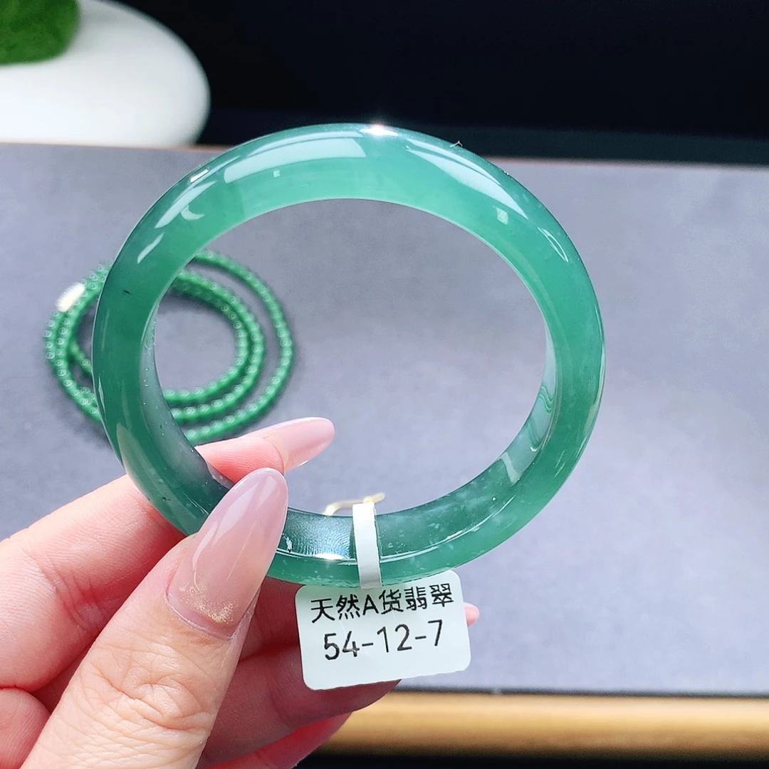 未镶嵌手镯（圆镯）翡翠