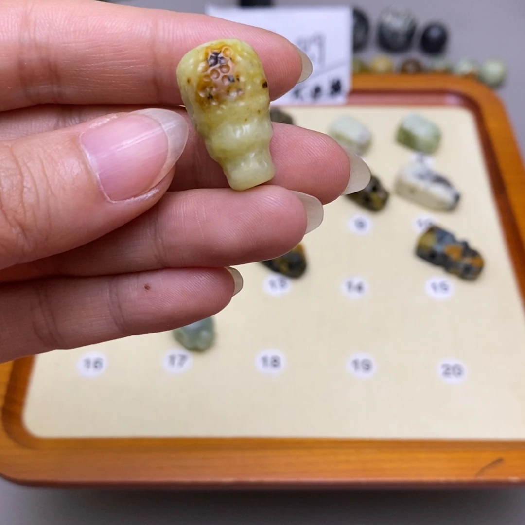 ****蛇纹石玉未镶嵌配饰