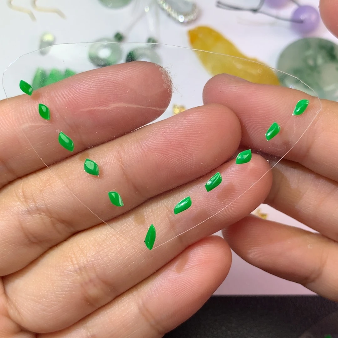 翡翠未镶嵌颈饰随行