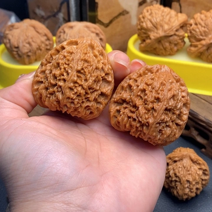 文玩核桃把件180红皮三角疆43全品