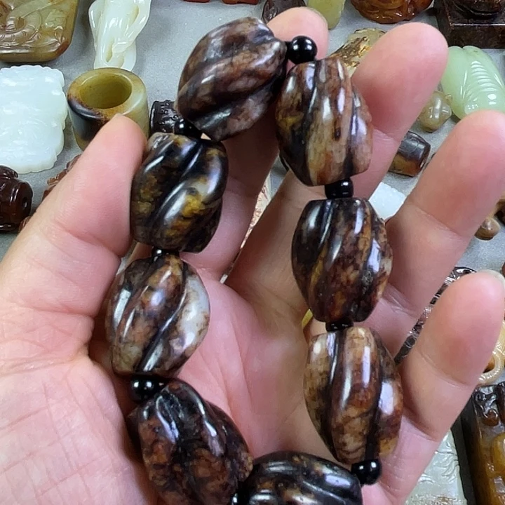 和田玉未镶嵌颈饰春**步