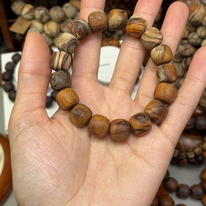 其他贡木瑕疵的手串