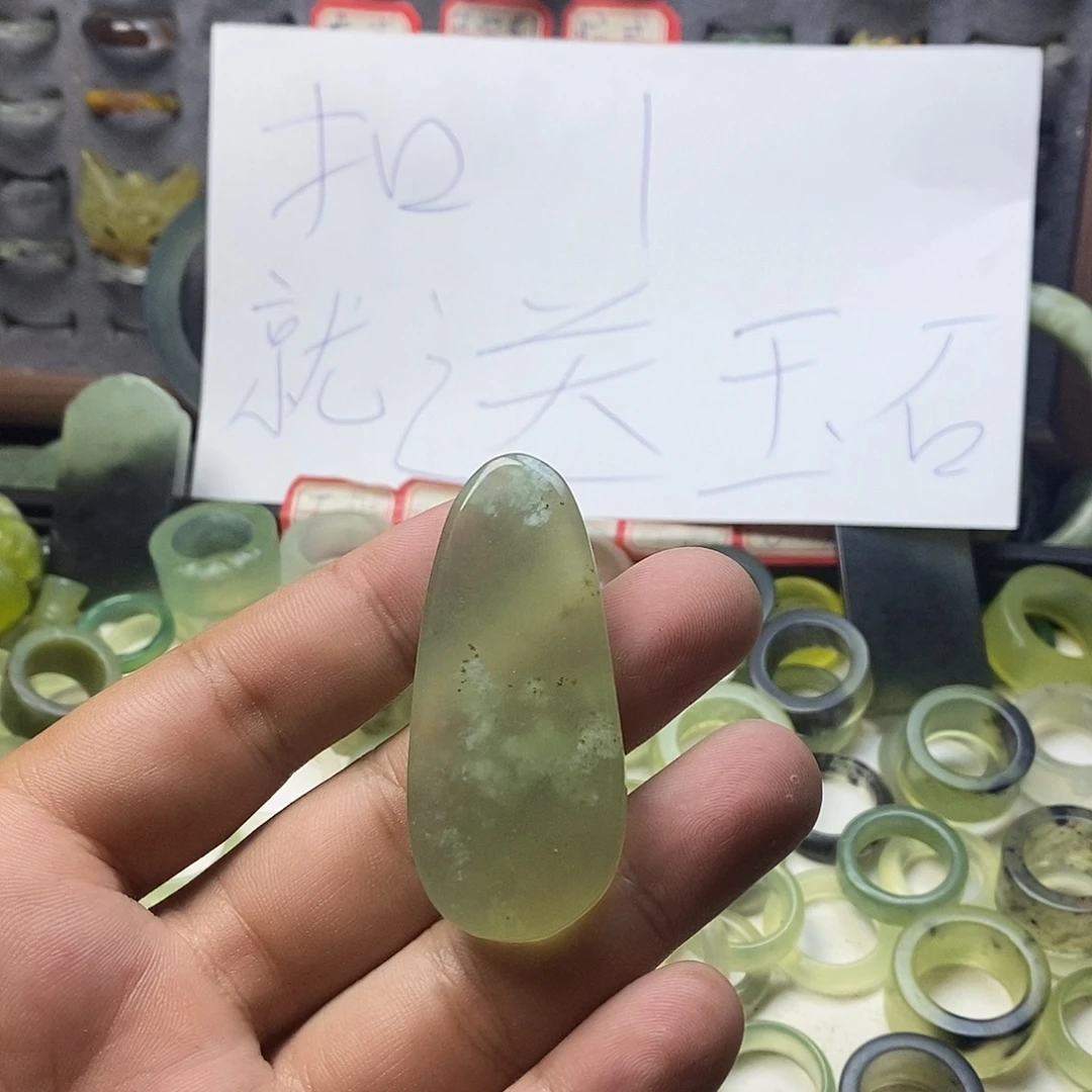 未镶嵌蛇纹石玉颈饰