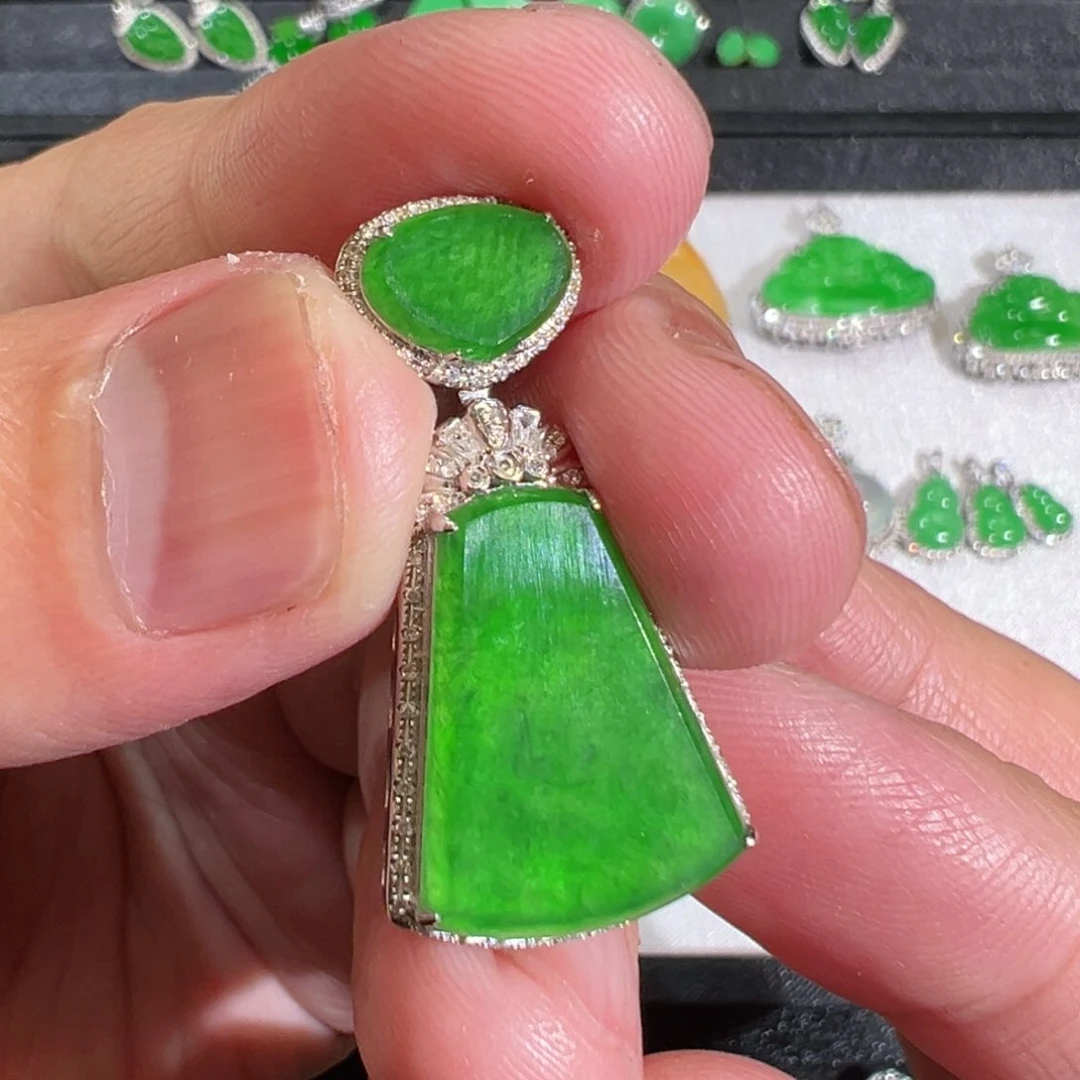 【闪购商品】翡翠吊坠(不含链)18K金镶嵌