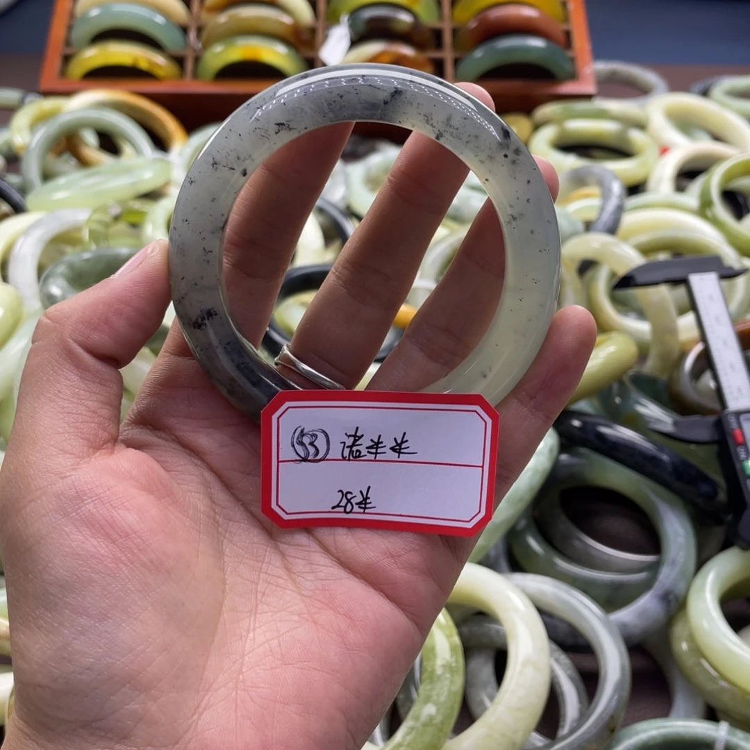 诺***米蛇纹石玉未镶嵌手镯