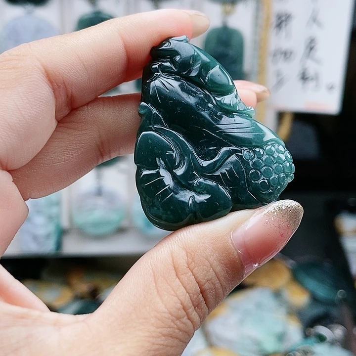 翡翠未镶嵌颈饰翡翠