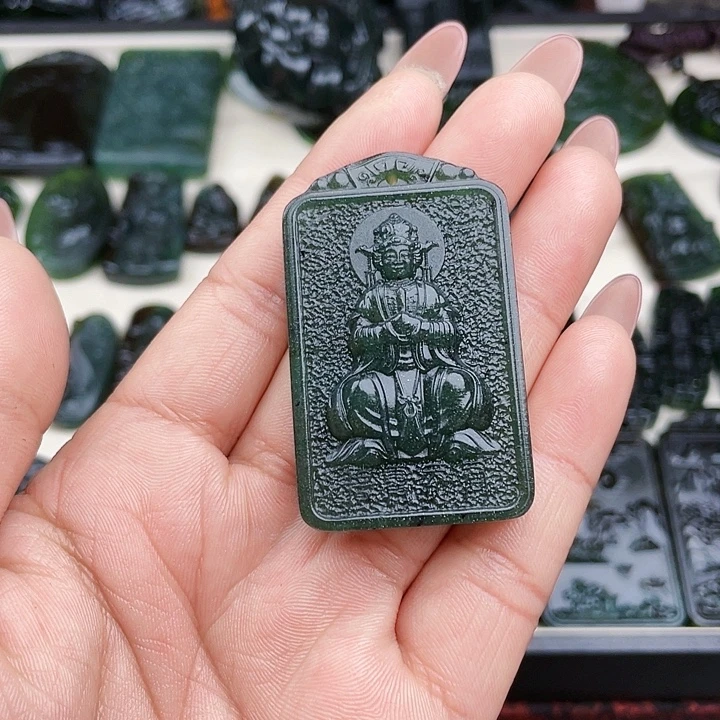 蛇纹石玉未镶嵌挂件泰山玉老奶奶