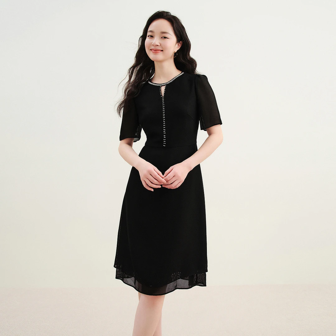 【KK专属】质感醋纤】钉珠镂空设计感优雅连衣裙女KF10800