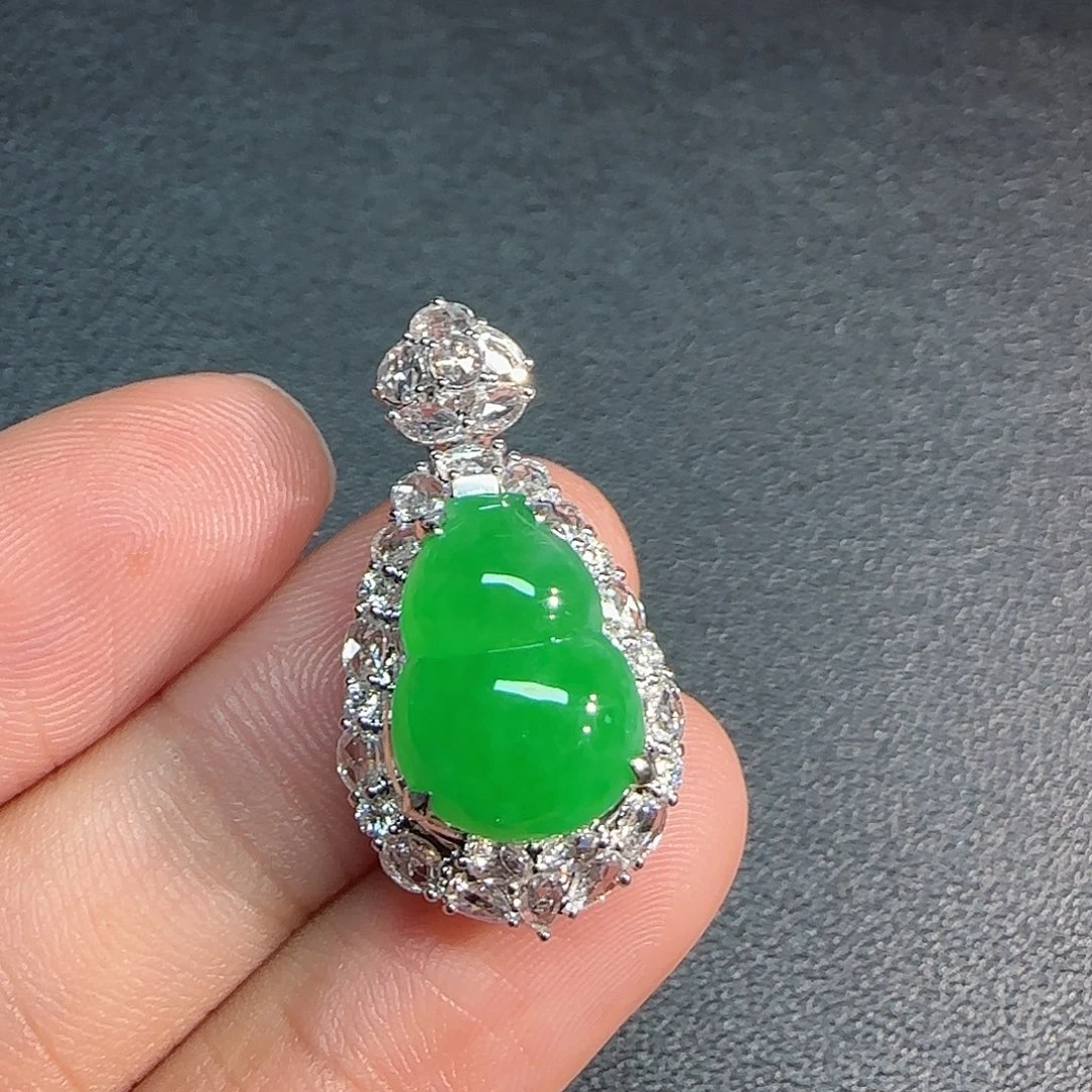 吊坠(不含链)18K金镶嵌翡翠葫芦