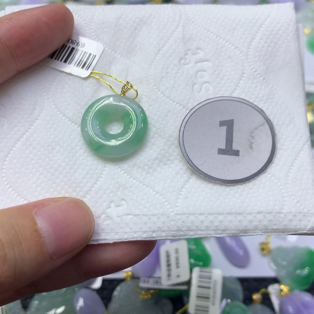 翡翠18K金镶嵌颈饰翡翠