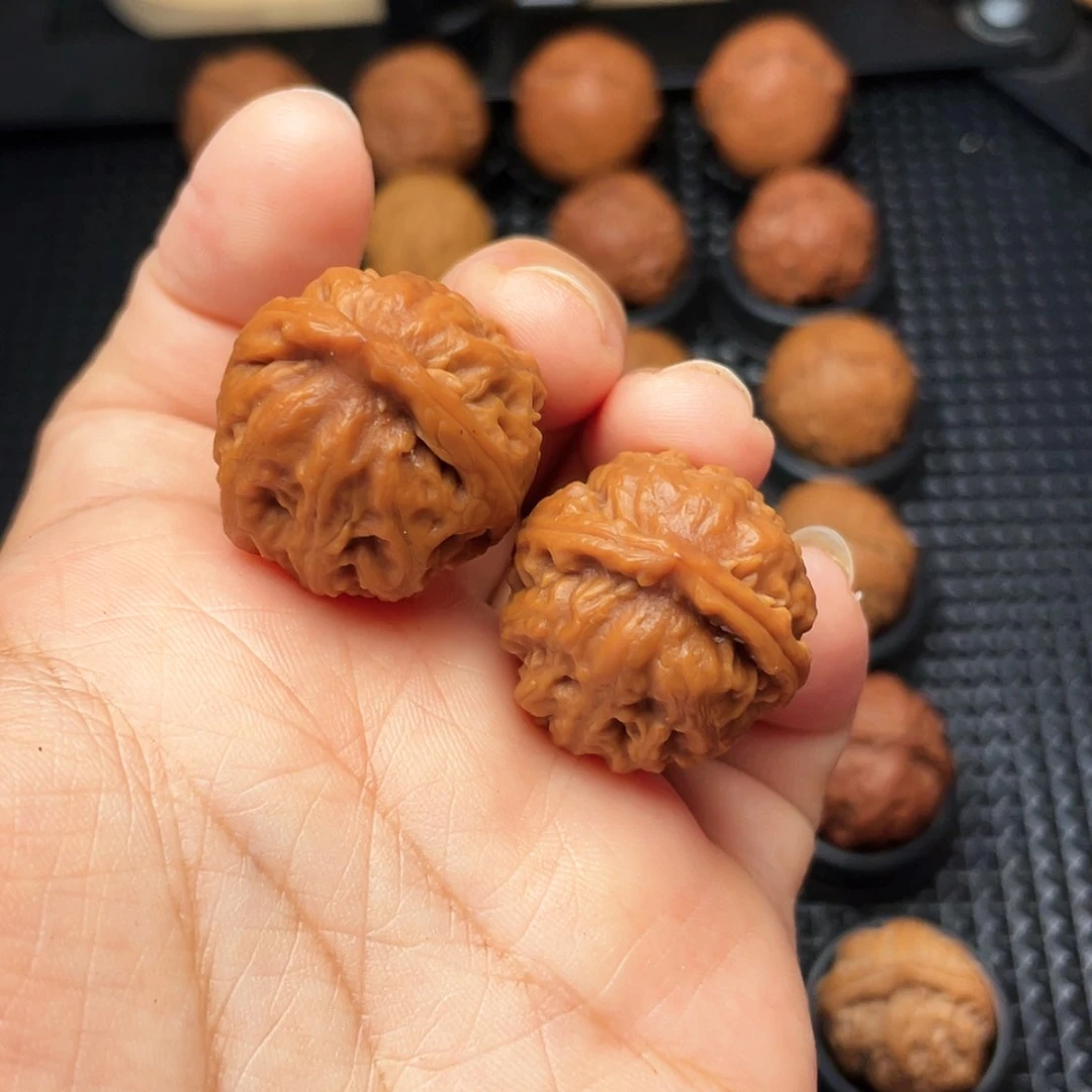 【闪购商品】文玩核桃吊坠红皮粗筋