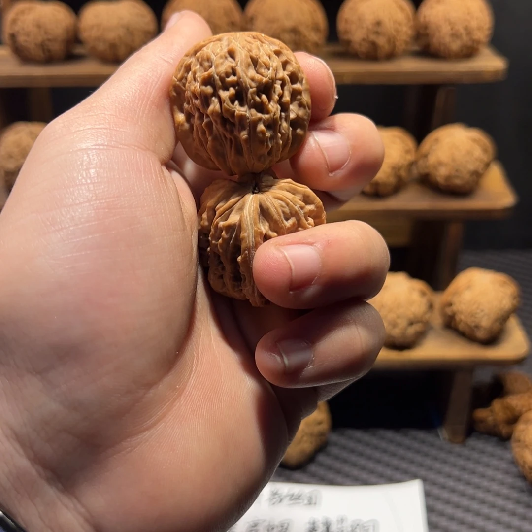 核桃把件泡*泡四座楼狮子头