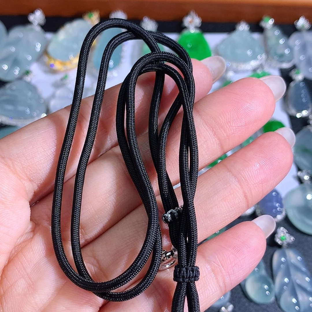 蔓***青翡翠未镶嵌颈饰翡翠