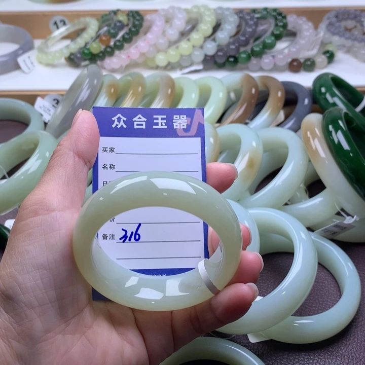 和田玉未镶嵌手镯