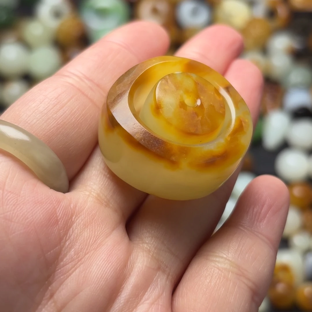 和田玉颈饰未镶嵌砂*罗