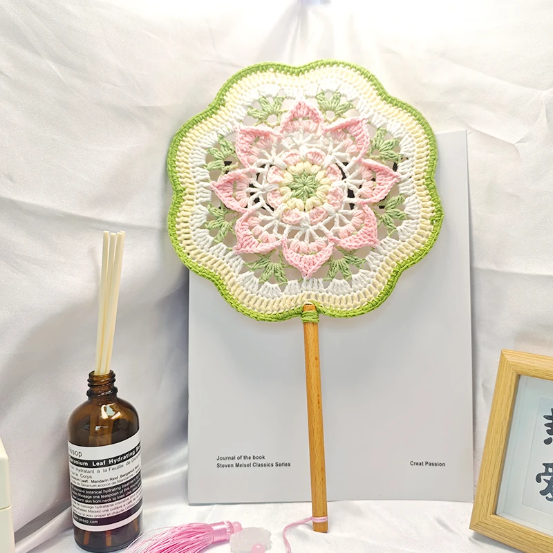 荷花团扇（绿边）手工钩织手工DIY百搭时尚创意玩偶钩织