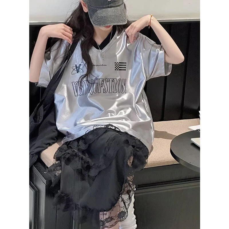 慵懒宽松银色缎面短袖T恤女夏季松弛感百搭休闲字母印花球服上衣