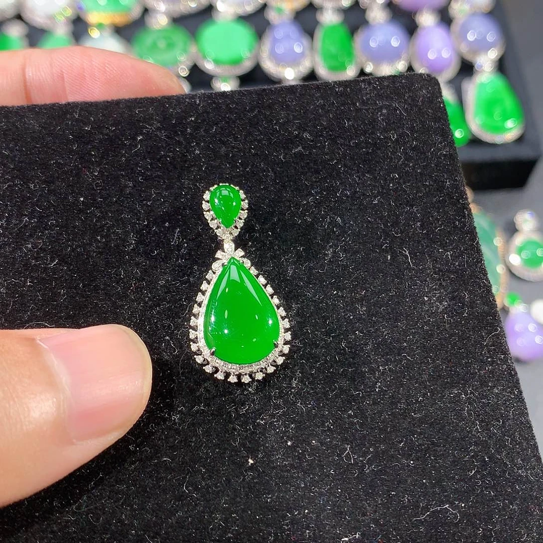 翡翠18K金镶嵌颈饰