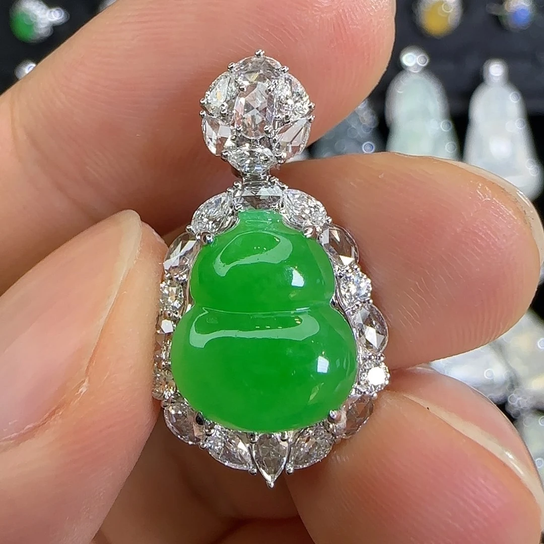 颈饰18K金镶嵌翡翠天然翡翠