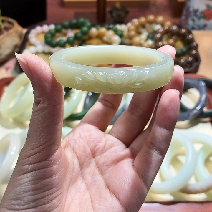 未镶嵌手镯和田玉