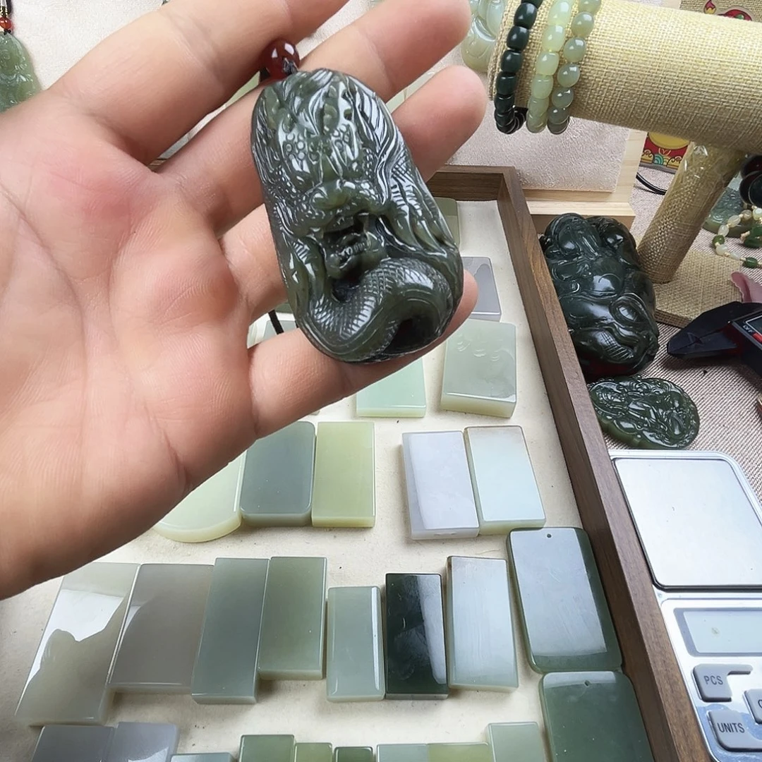 和田玉未镶嵌颈饰