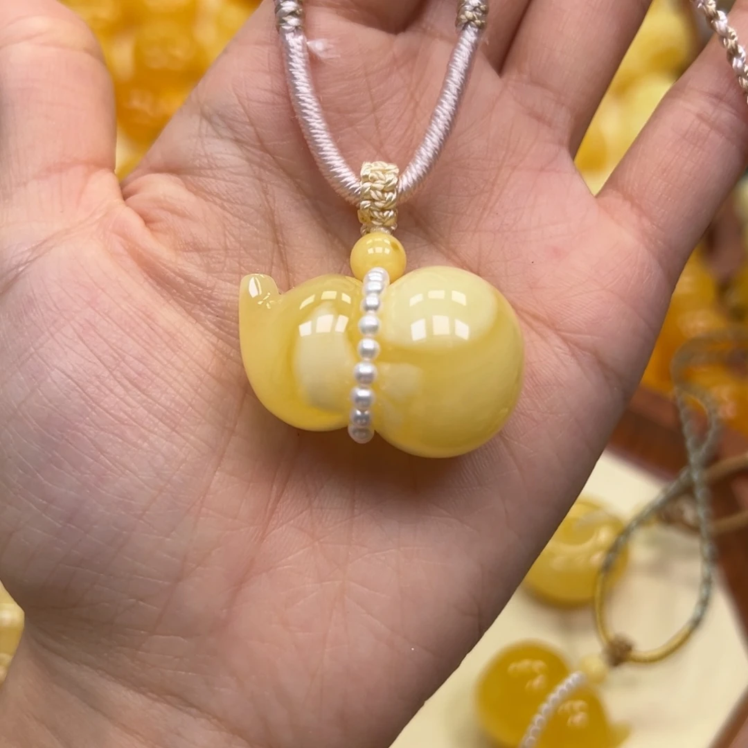 琥珀未镶嵌颈饰蜜蜡