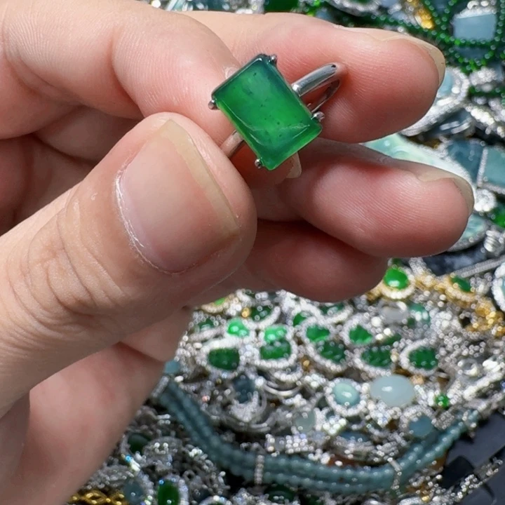 翡翠未镶嵌颈饰天然A货翡翠放漏