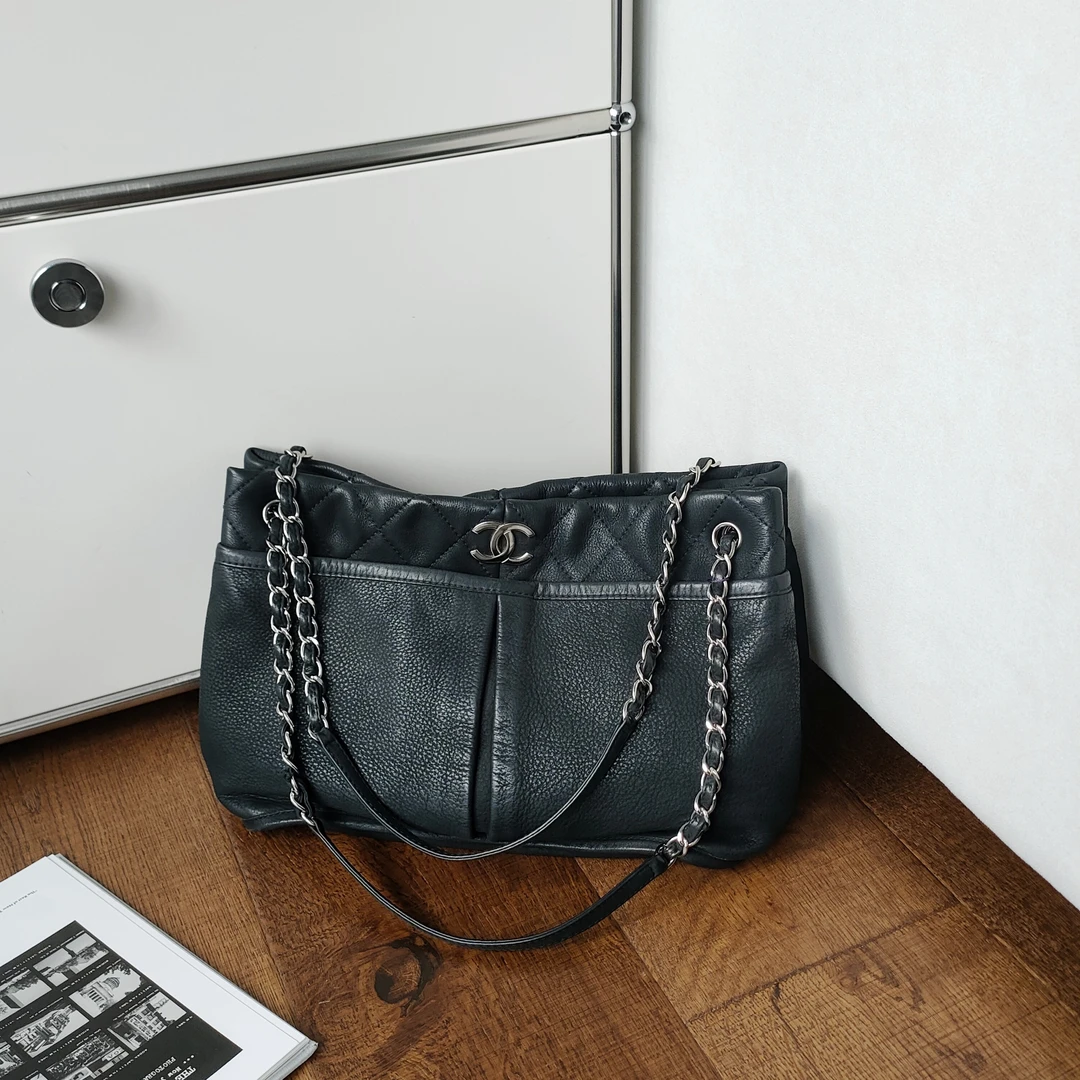 95新 Chanel/香奈儿 【24期免息】黑银雾面牛皮口袋单肩托特包49380