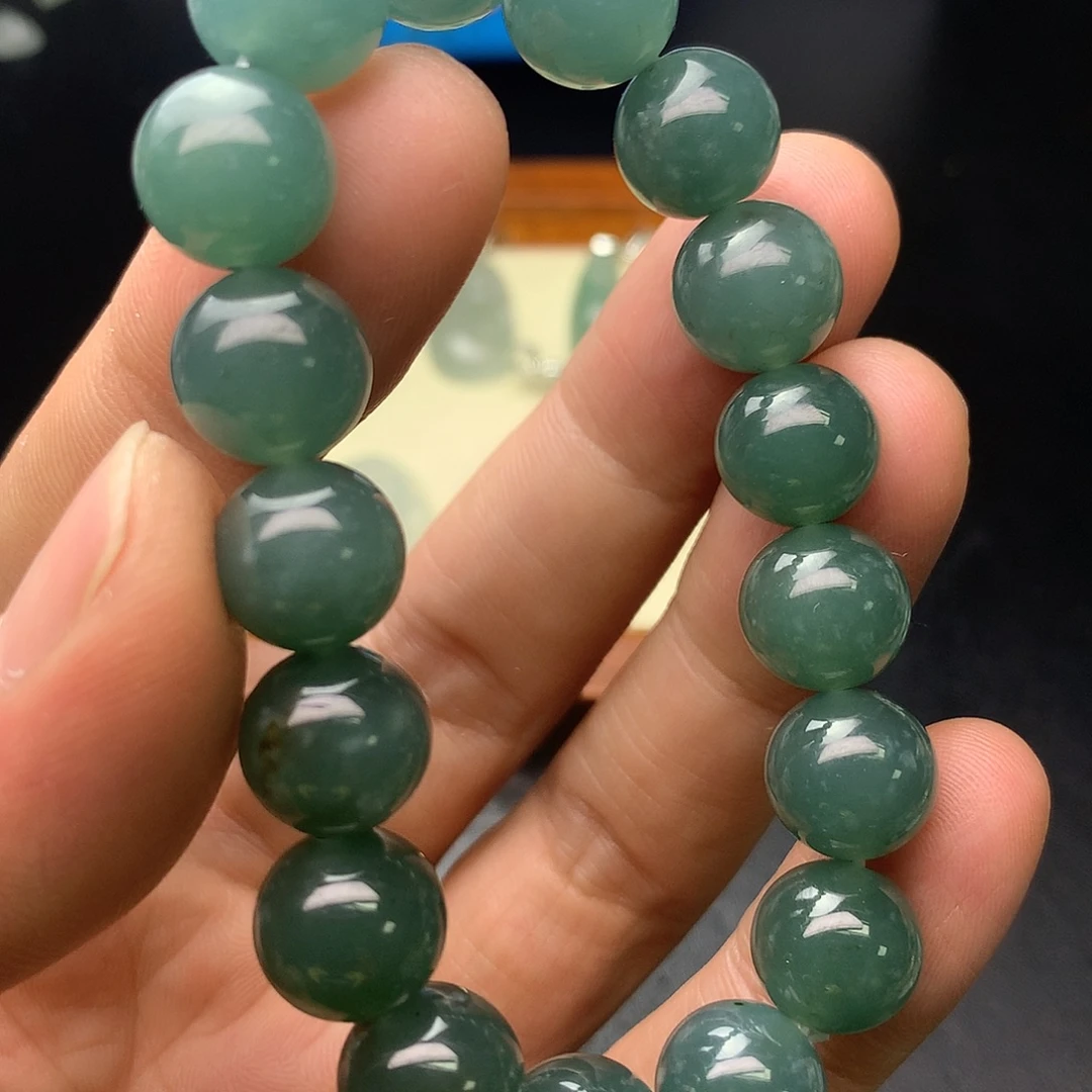 翡翠未镶嵌颈饰翡翠首饰和翡翠珠宝