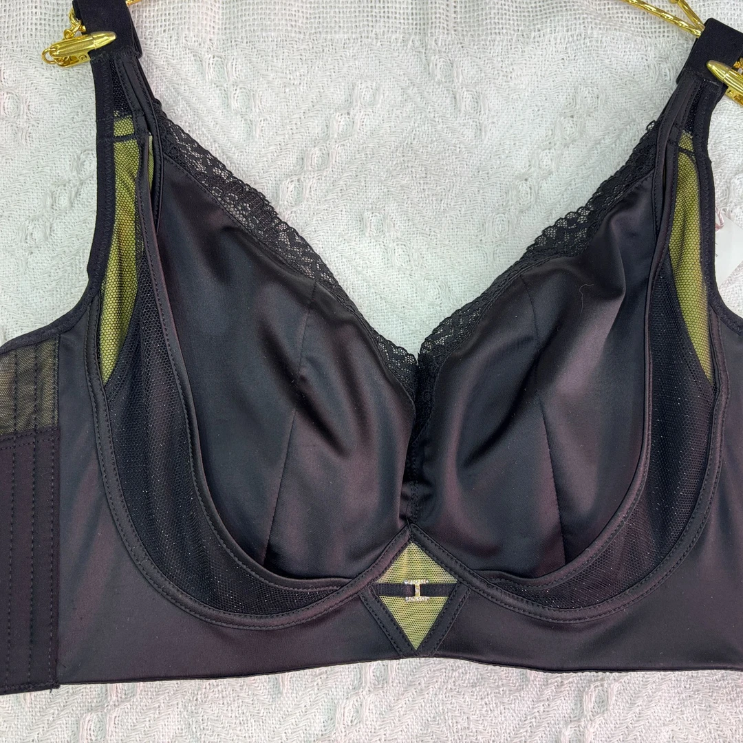 超薄轻奢缎面兔耳杯大胸显小收副乳防下垂大罩杯舒适柔软亲肤轻薄