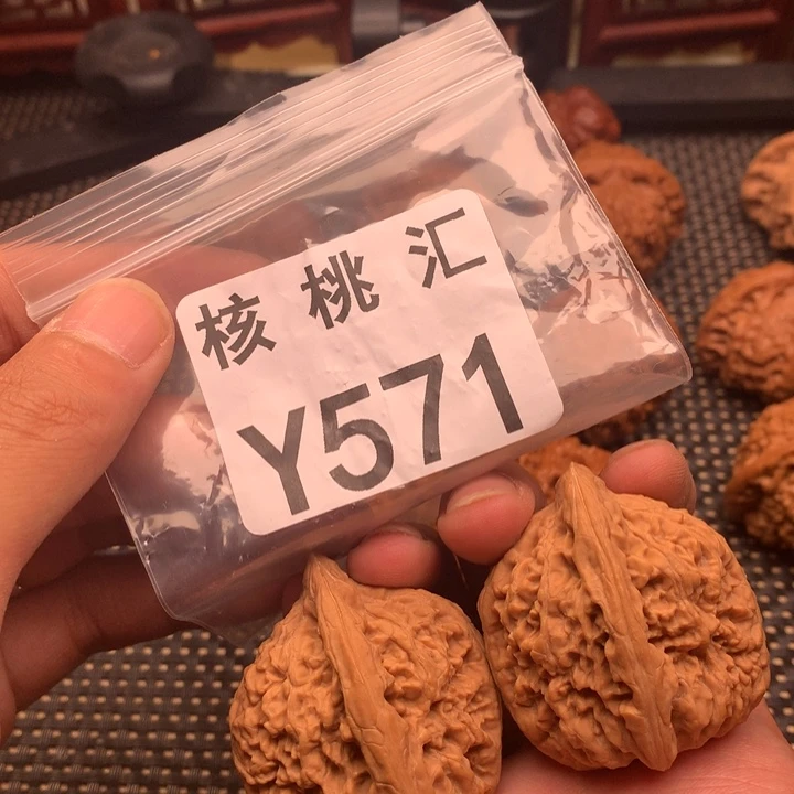 文玩核桃吊坠核尊