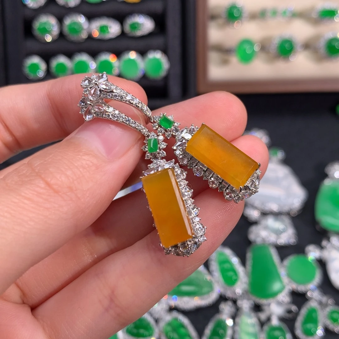 翡翠18K金镶嵌耳饰无事牌黄翡