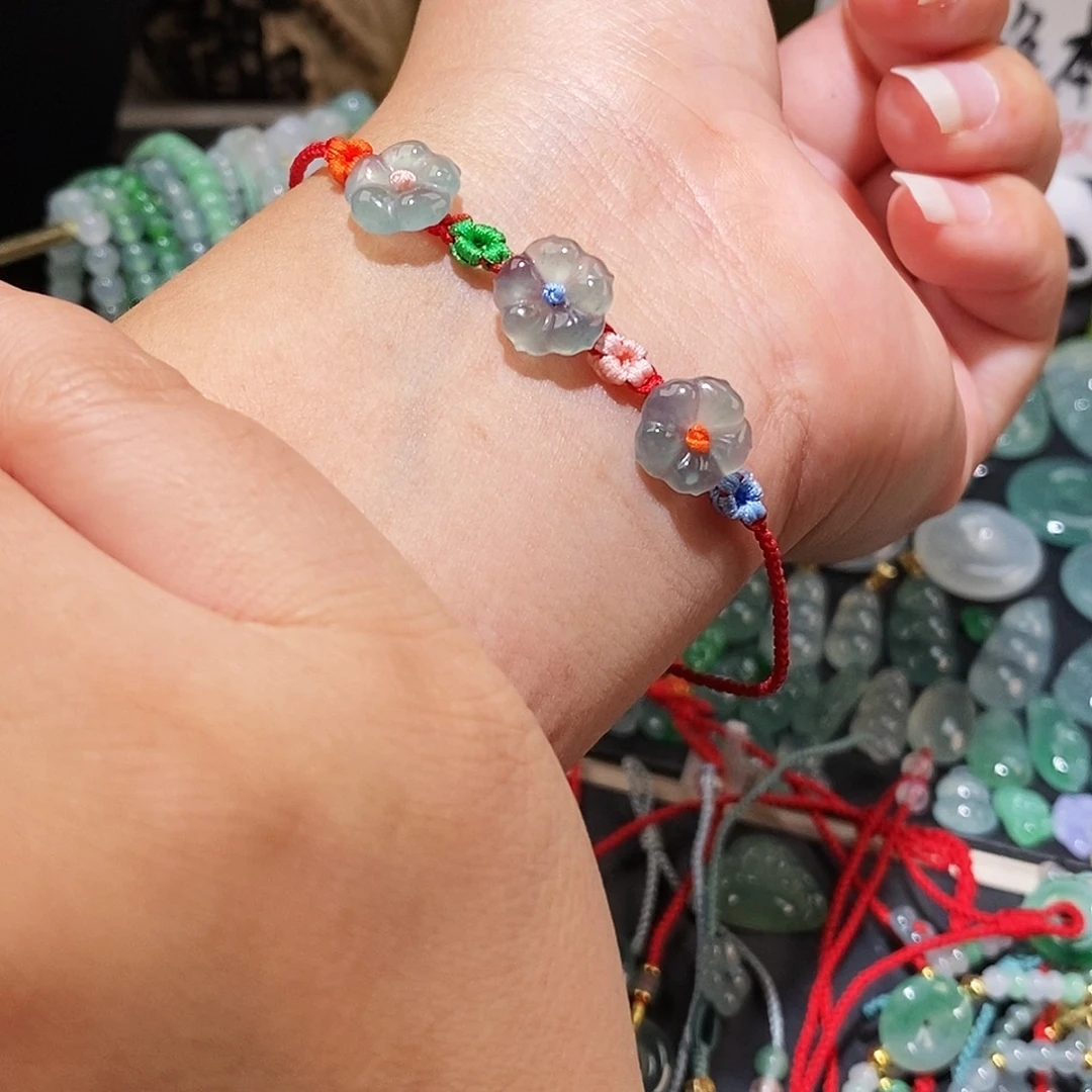 欢***颜翡翠未镶嵌颈饰三花红绳16可调节