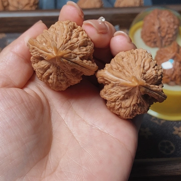 K***o文玩核桃吊坠大沽石