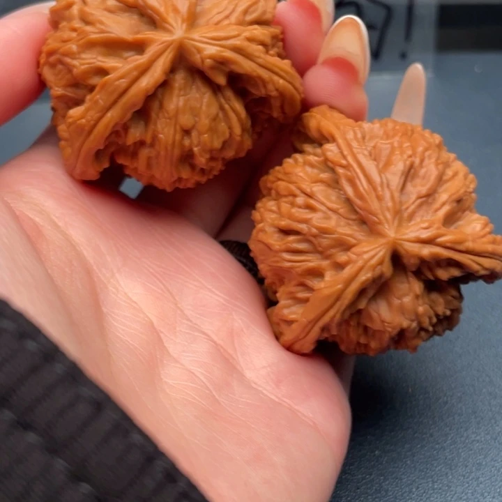 1***3文玩核桃吊坠白狮子