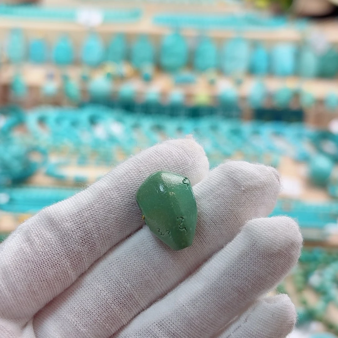 绿松石未镶嵌珠宝奇石