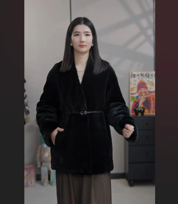 25年新款水貂门禁袖口美利奴羊毛皮毛一体外套女
