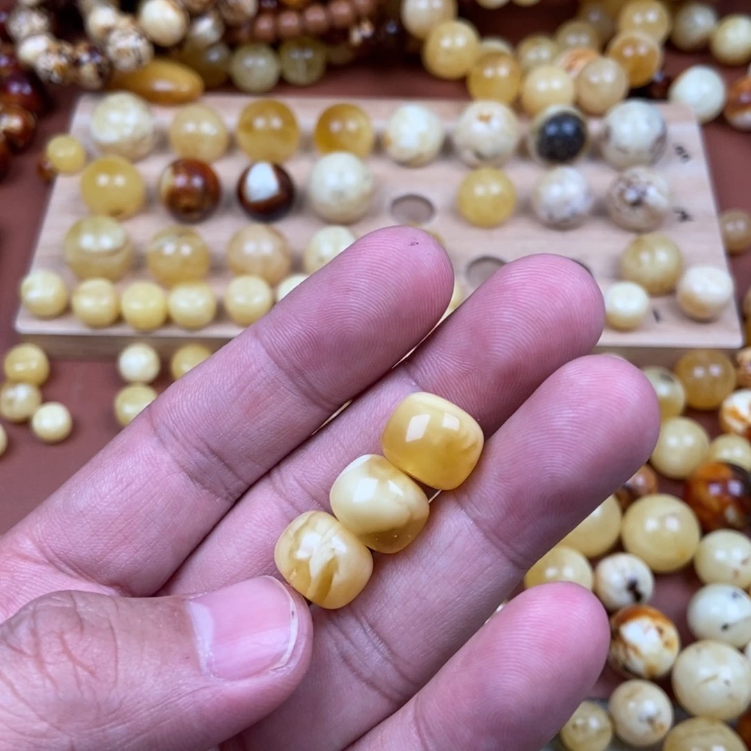 蜜蜡裸石未镶嵌?****_蜜蜡