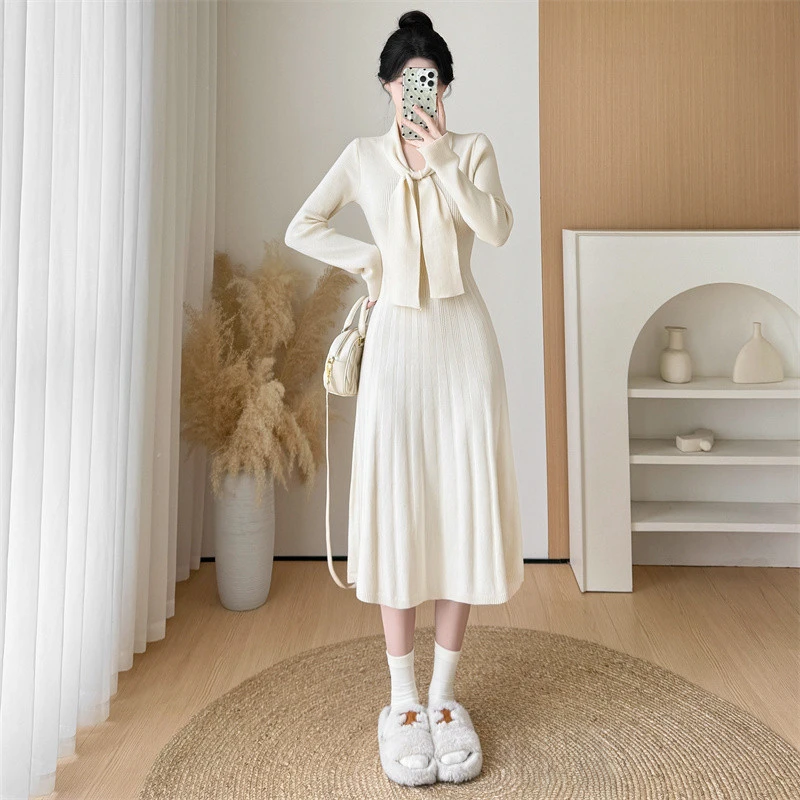 法式温柔风高级感小个子连衣长裙女秋冬配大衣内搭收腰显瘦打底裙