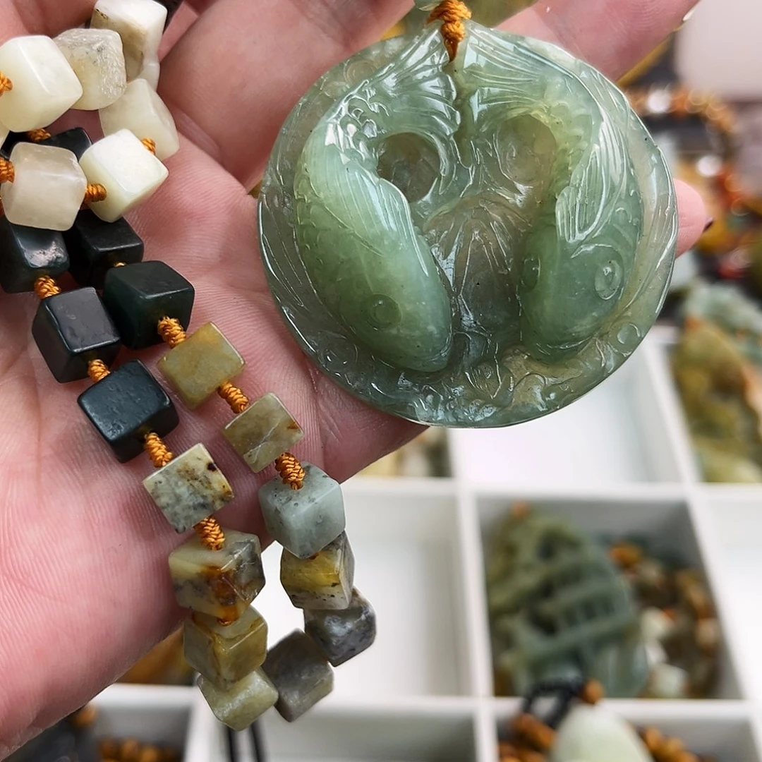 蛇纹石玉颈饰未镶嵌