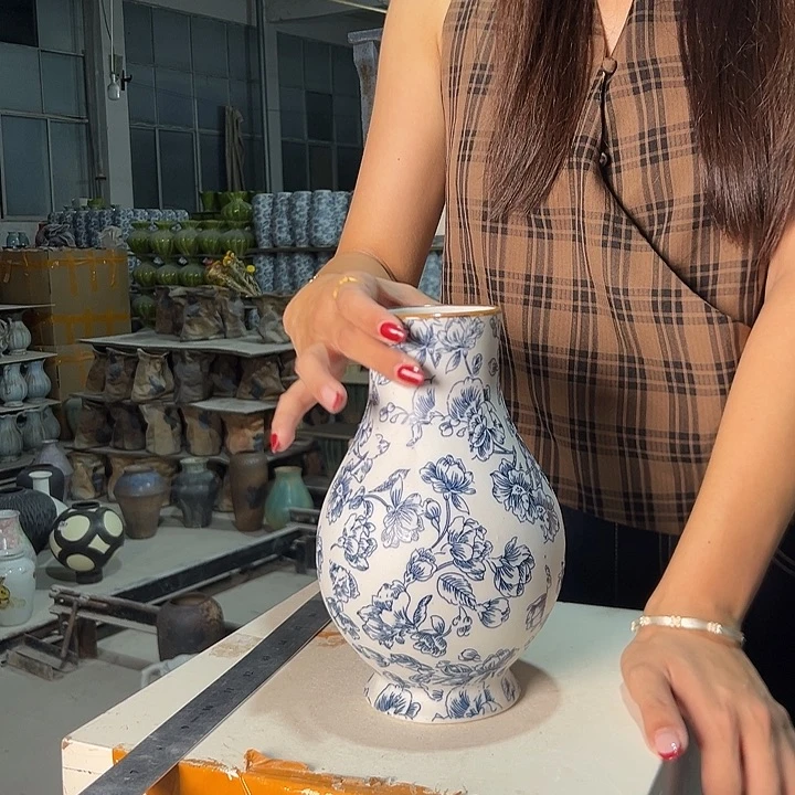 景德镇陶瓷花瓶微瑕介意勿拍