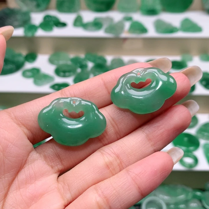 颈饰未镶嵌石英质玉T****晴